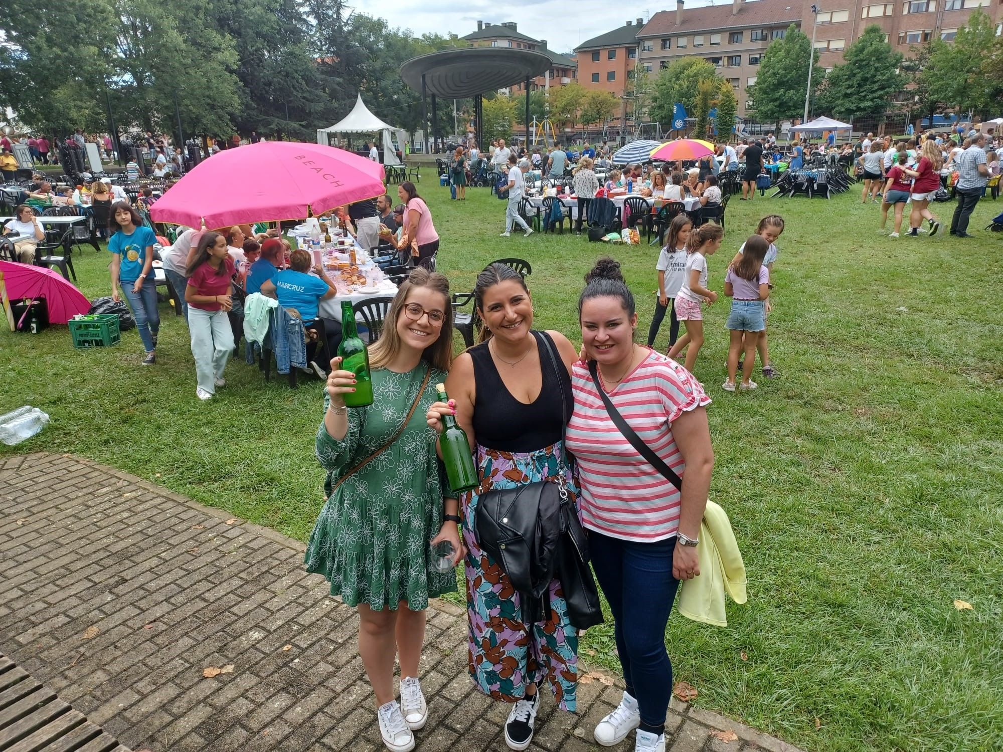 Lugones celebra su comida en la calle: "Que no falte la fiesta, que ya nos hacía falta"