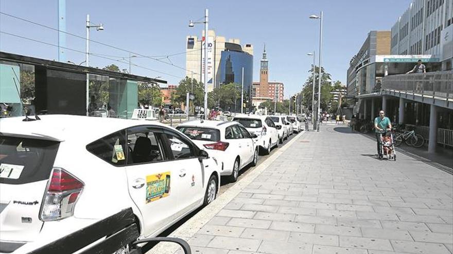 Los taxistas de Zaragoza acumulan 70 licencias listas para traspasar