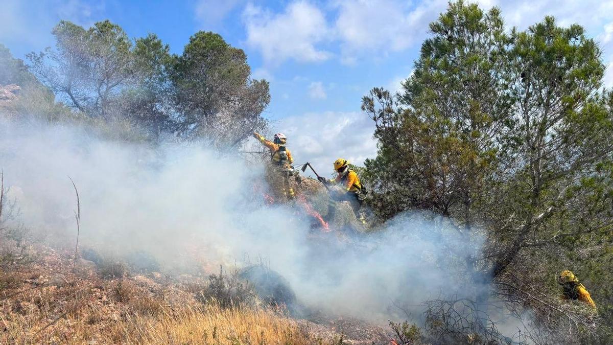Así amanece el incendio de El Valle-Carrascoy en Murcia: imágenes captadas desde el aire