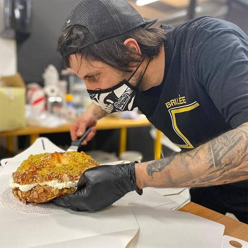 Elaboración del roscón de Brulée Panadería