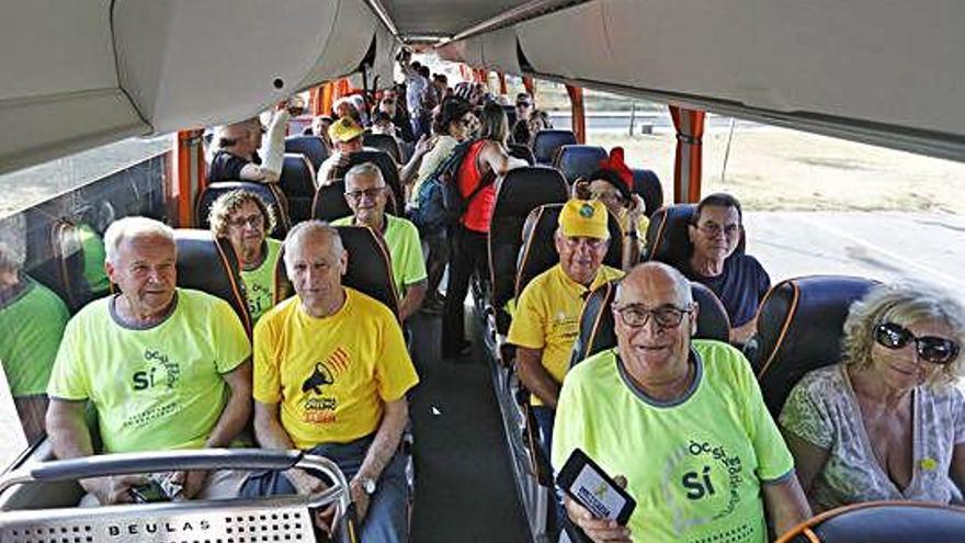 Manifestants gironins, dins un dels autobusos per assistir a la protesta d&#039;Estrasburg.