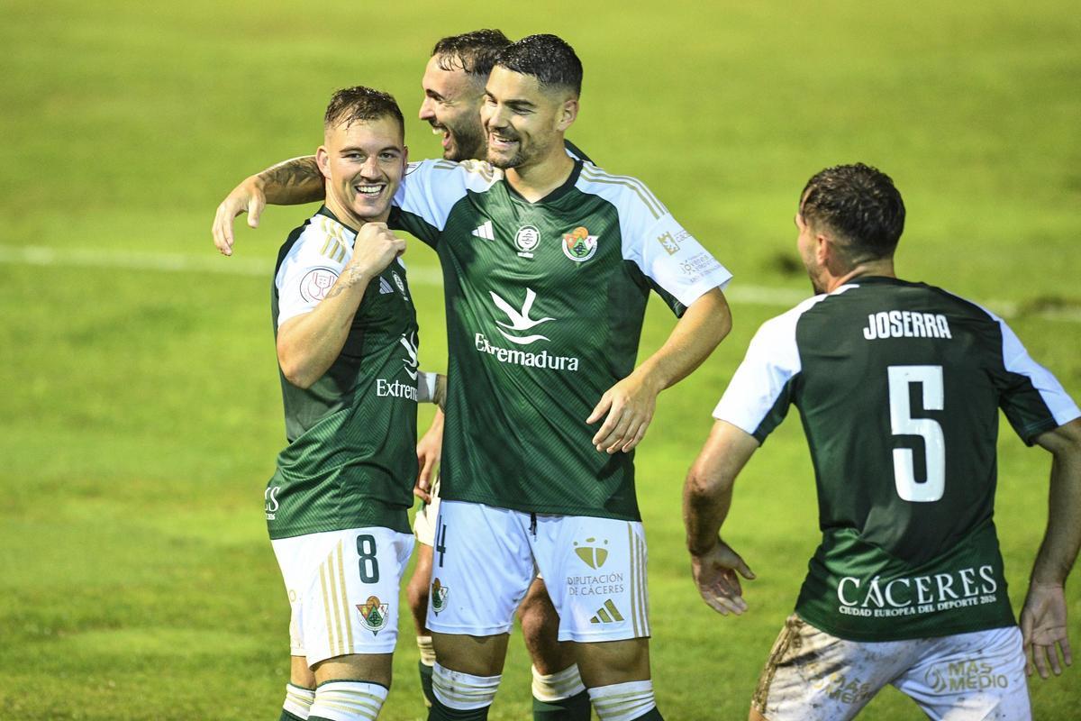 La victoria del Cacereño, en imágenes