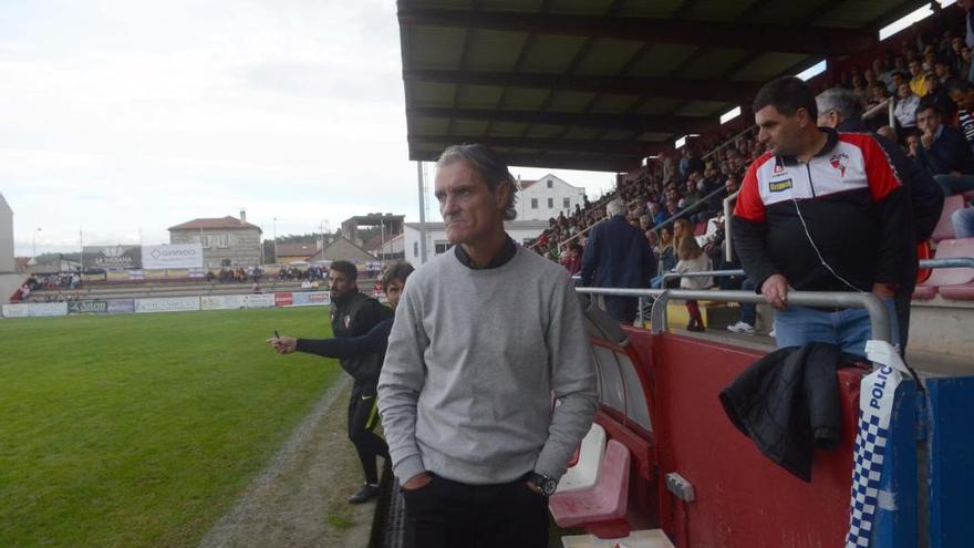 Rafa Sáez durante un partido en el campo de A Lomba