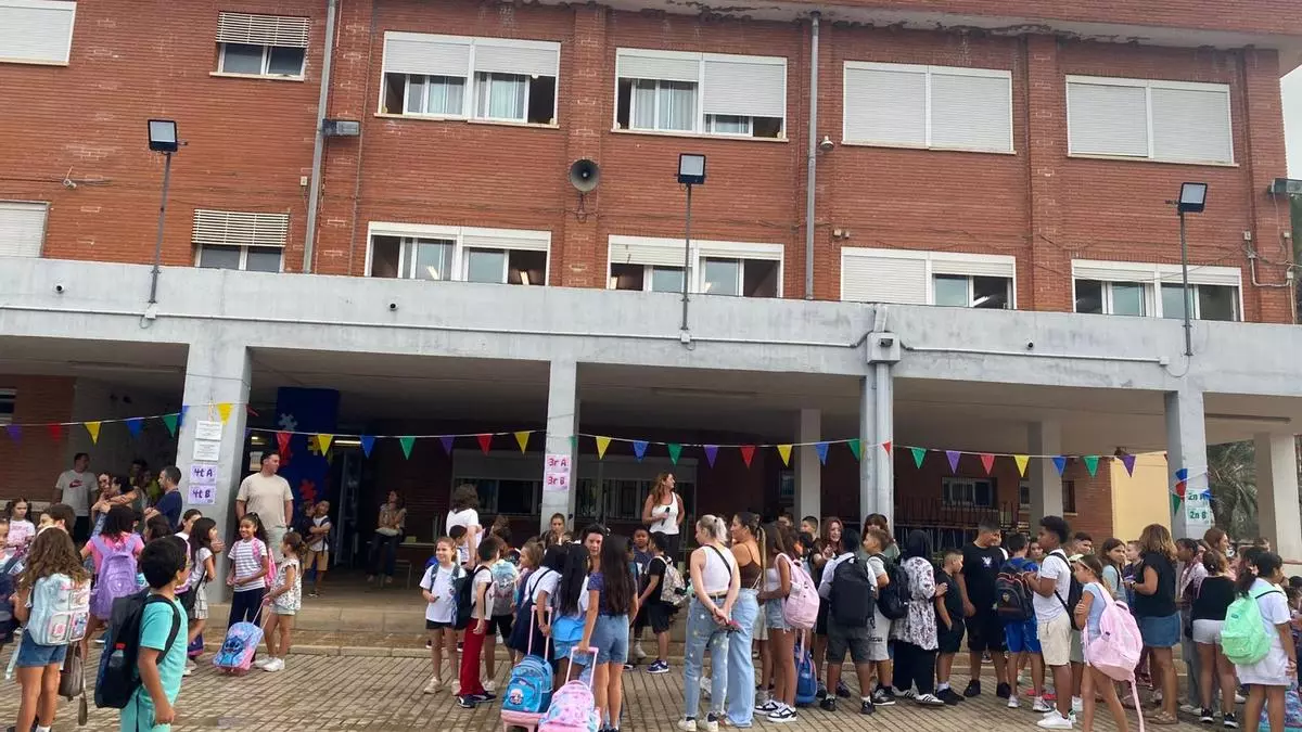 El CEIP La Fila de Alfafar inicia el curso con un mensaje para Conselleria: "Que nuestros compañeros del Orba vuelvan a sus aulas"