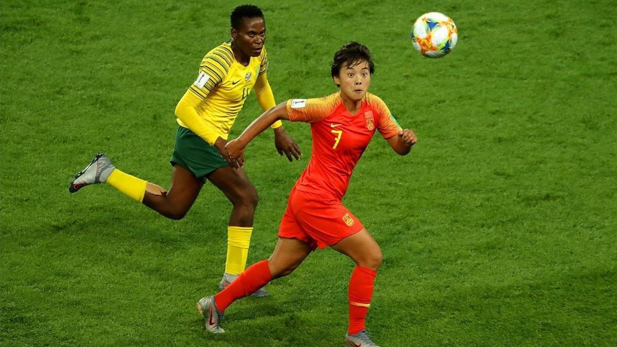 Wan Shuang, estrella de China, en acción en el partido ante Sudáfrica del Mundial