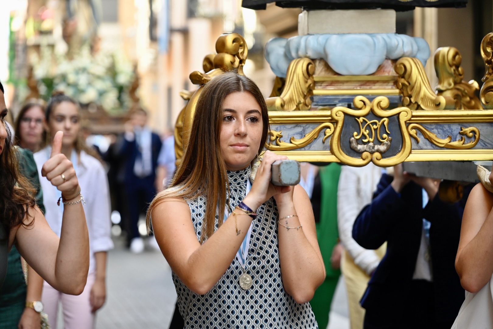 Búscate en las fotos de la misa y procesión de Els Lluïsos de Vila-real