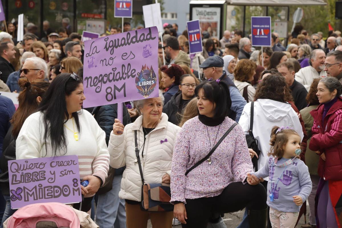 El 8M toma las calles de Córdoba pese a la amenaza de lluvia