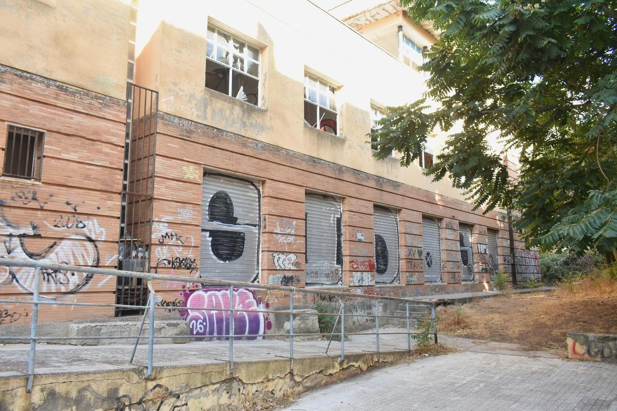 Galería | Así se encuentra el edificio abandonado de Antonio Reyes Huertas en Cáceres