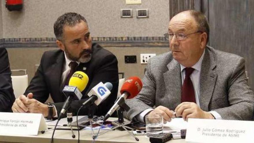 Ignacio Piñeiro (Instalectra), Enrique Fontán (Atra), Julio Gómez (Asime) y Mallón, en Vigo. // Ricardo Grobas