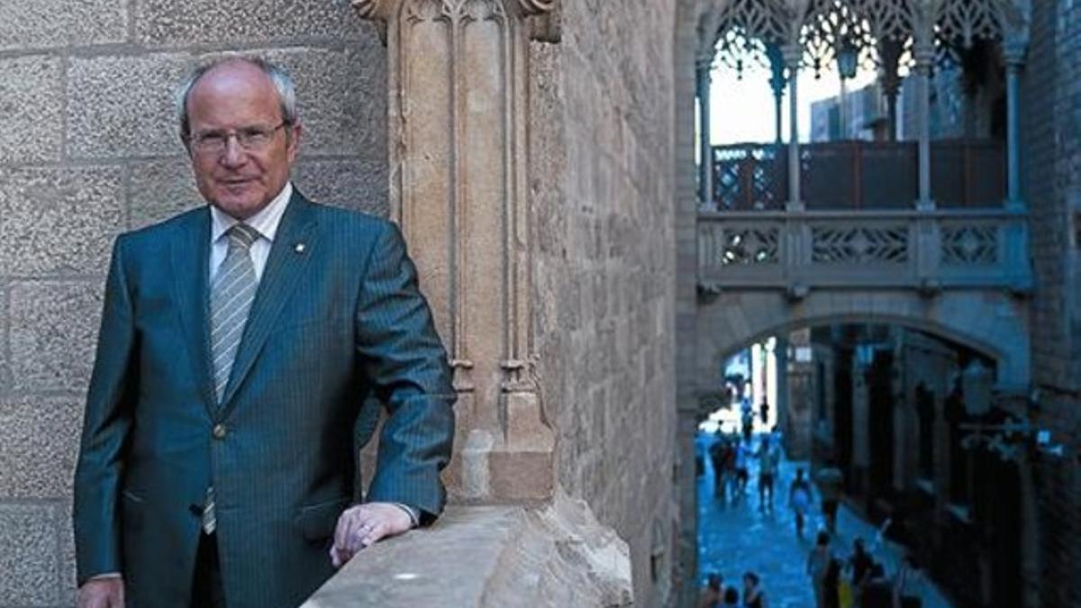 El presidente de la Generalitat, José Montilla, en un balcón del Palau de la Generalitat.