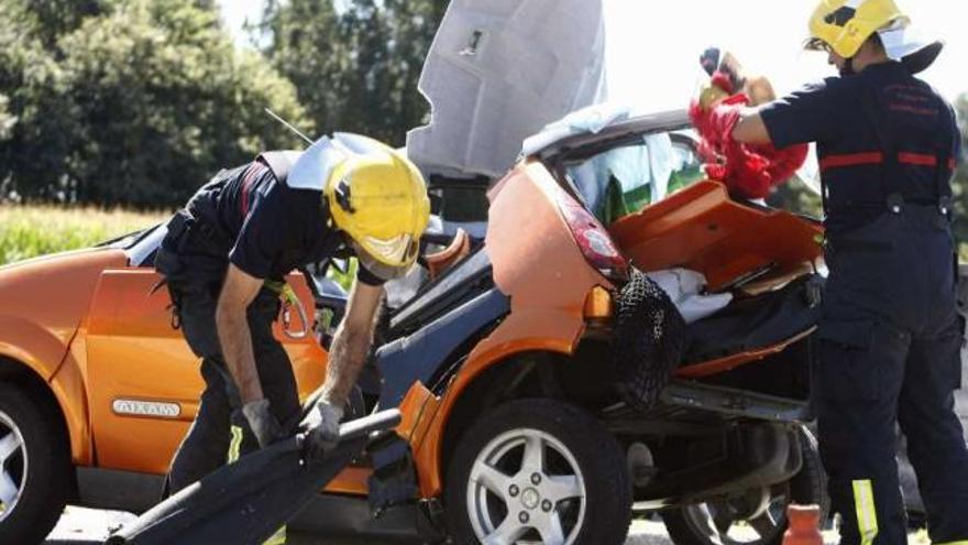 Dos muertos y un herido grave en el choque de un cuadriciclo y una moto en A Capela