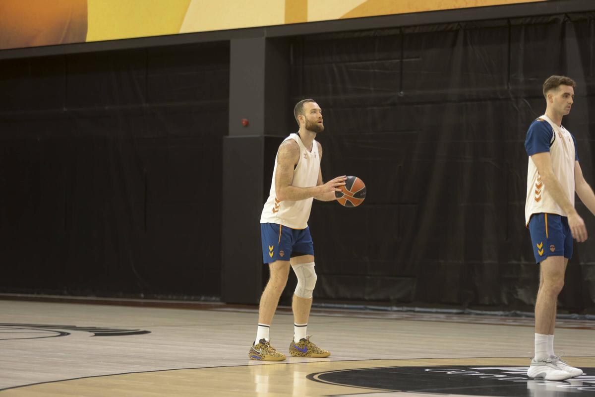 VALENCIA. VLC SPD. Entrenamiento del Valencia Basket y rueda de prensa de Pedro Martinez