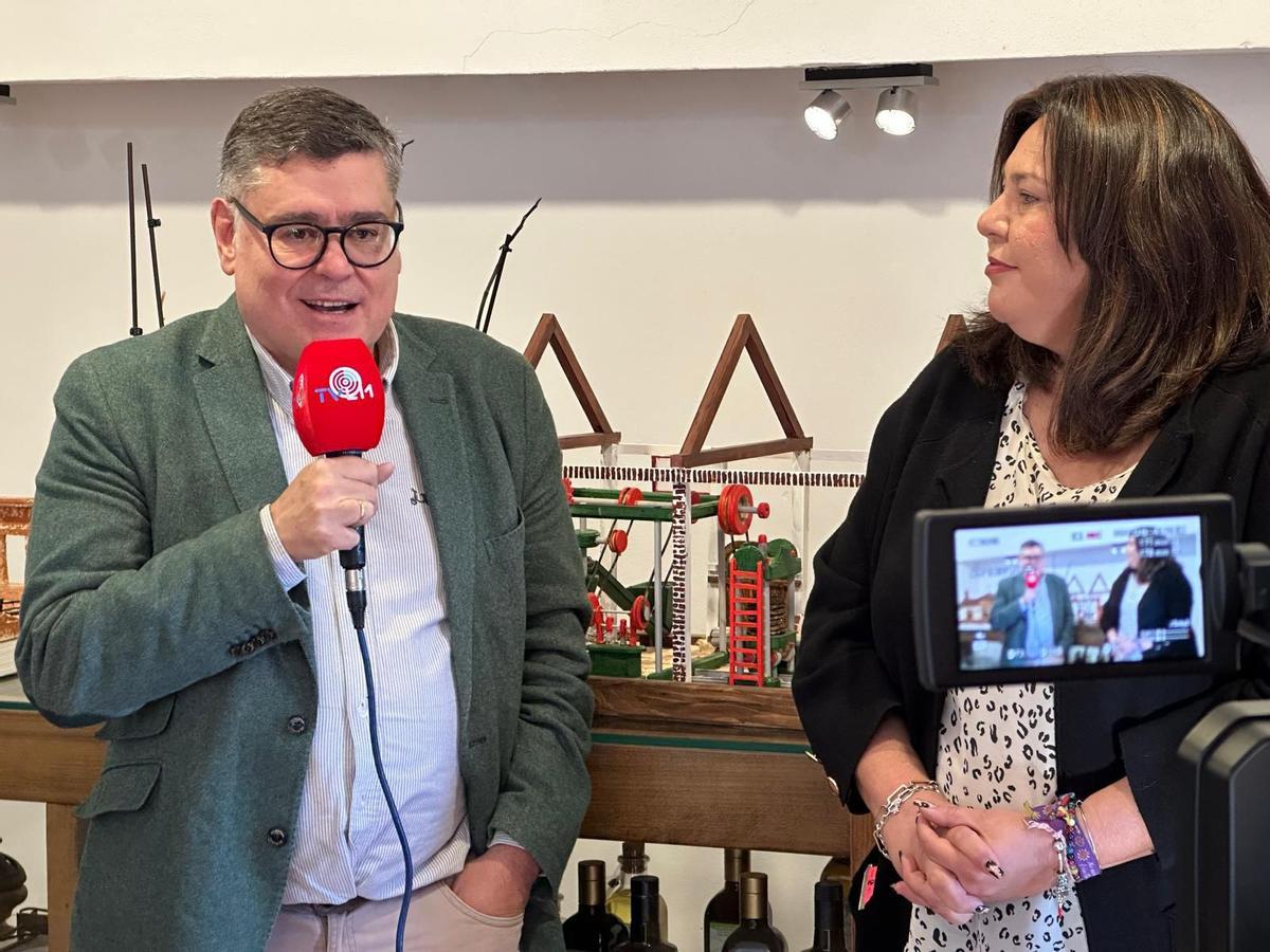 Manuel Romero y Lola Amo, en la presentación del proyecto de oleturismo.