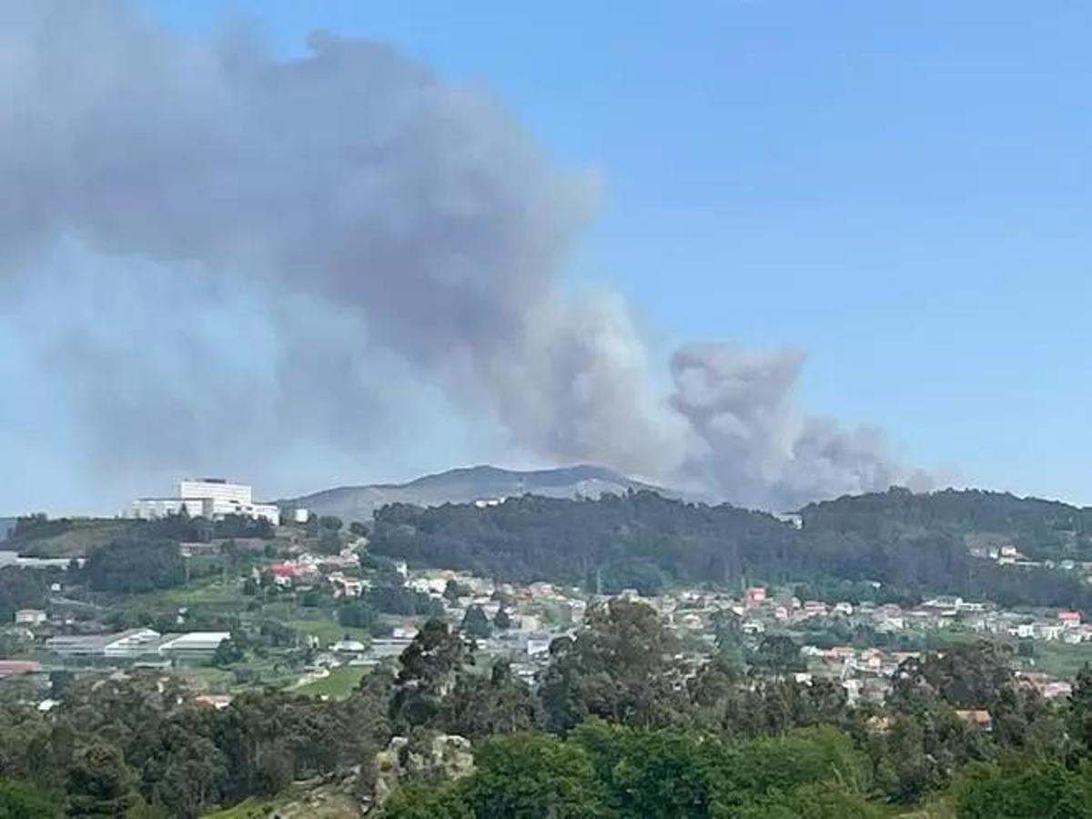 Incendio en el monte Galleiro, en Ponteareas