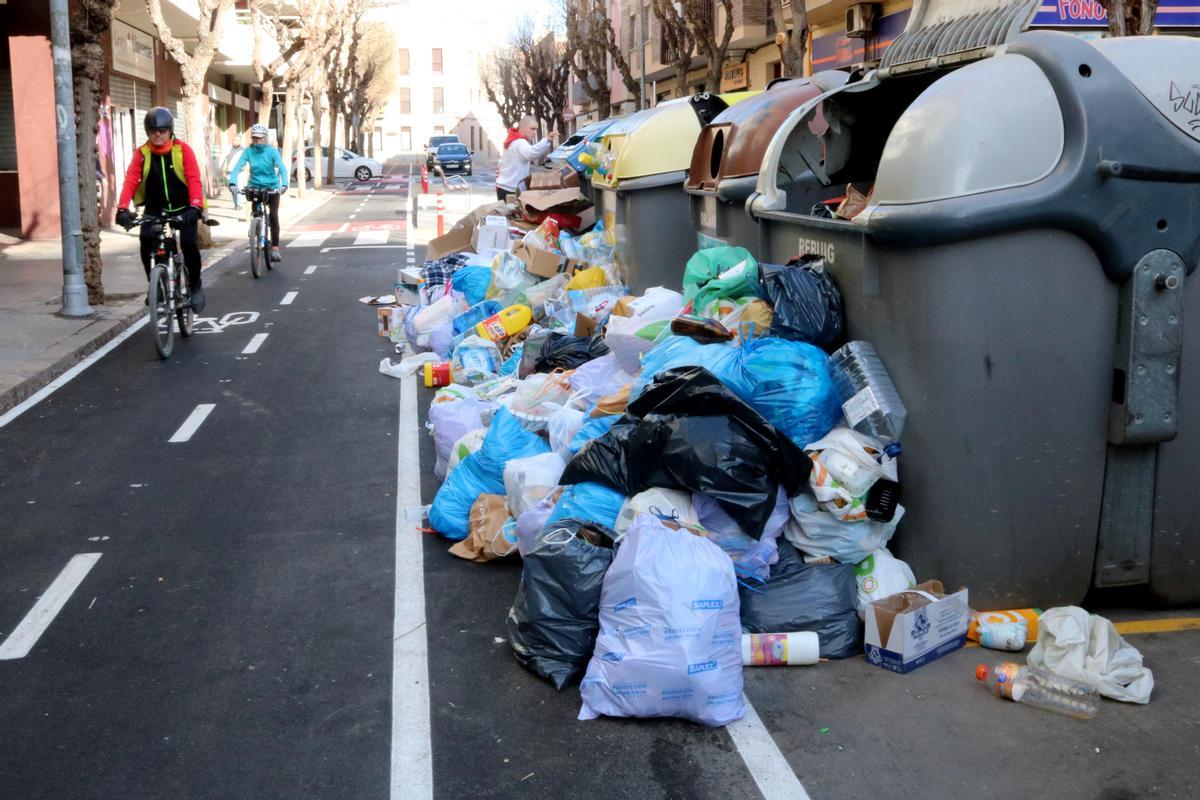 Vilanova i la Geltrú renuncia a la recollida d’escombraries porta a porta Vilanova i la Geltrú renuncia a la recollida d’escombraries porta a porta