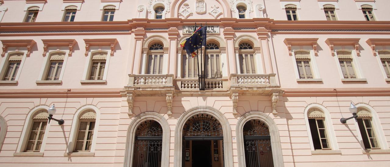 Arquitectura. El actual edificio, en la avenida rey don Jaime, es un proyecto de Francisco Traver.