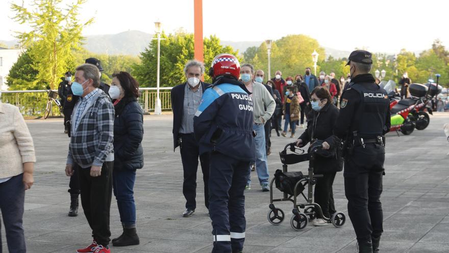 Colas para la vacunación en Gijón