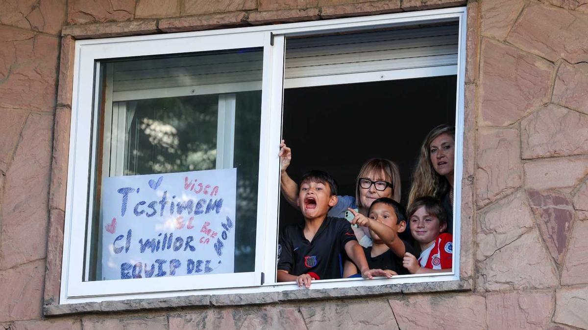 Imagenes de seguidores del Barça durante la rúa del Barça