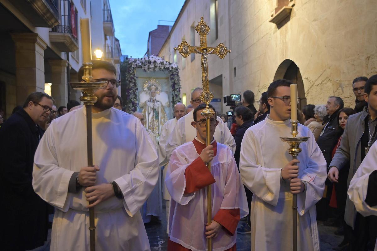 Bienvenida a la Virgen en la Basilica de Santa Maria