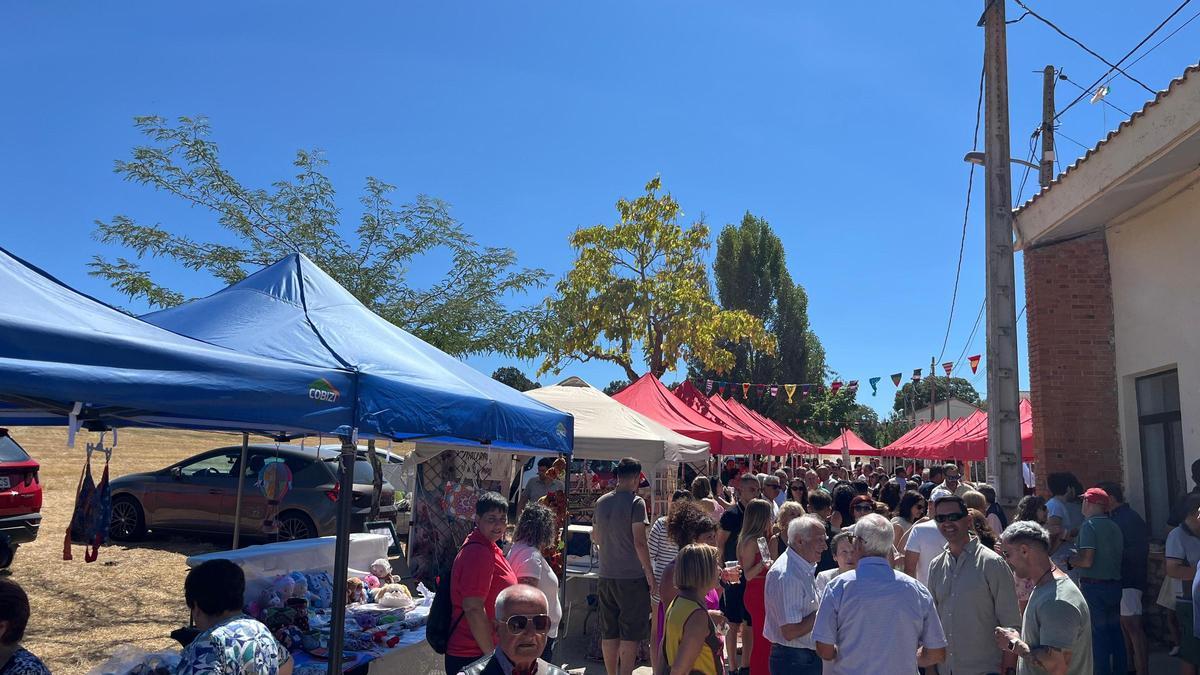El mercado artesanal de Carbajosa estrena veteranía este sábado