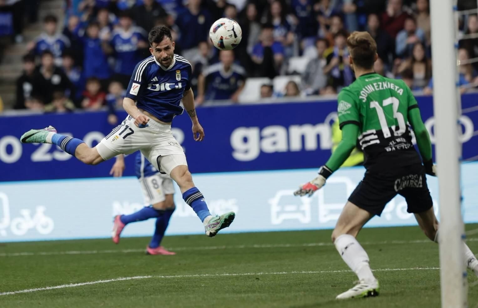 EN IMÁGENES: Partido y ambientazo del Real Oviedo-Racing de Santander disputado en el Tartiere