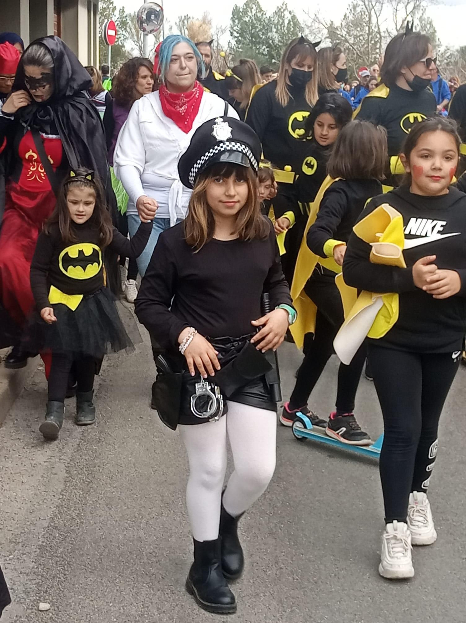 Superherois i superheroïnes prenen els carrers de Vilafant per celebrar Carnaval