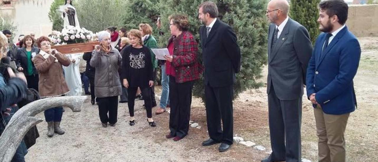 Procesión a Santa Teresa en Gotarrendura (Ávila) con representación de Guadassuar. levante-emv