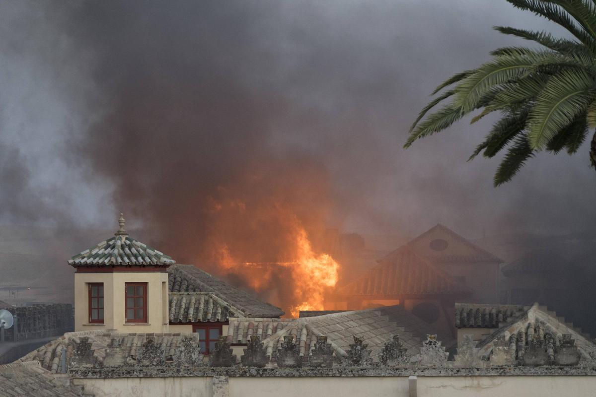 Incendio de la Mezquita-Catedral el pasado mes de agosto en Córdoba.