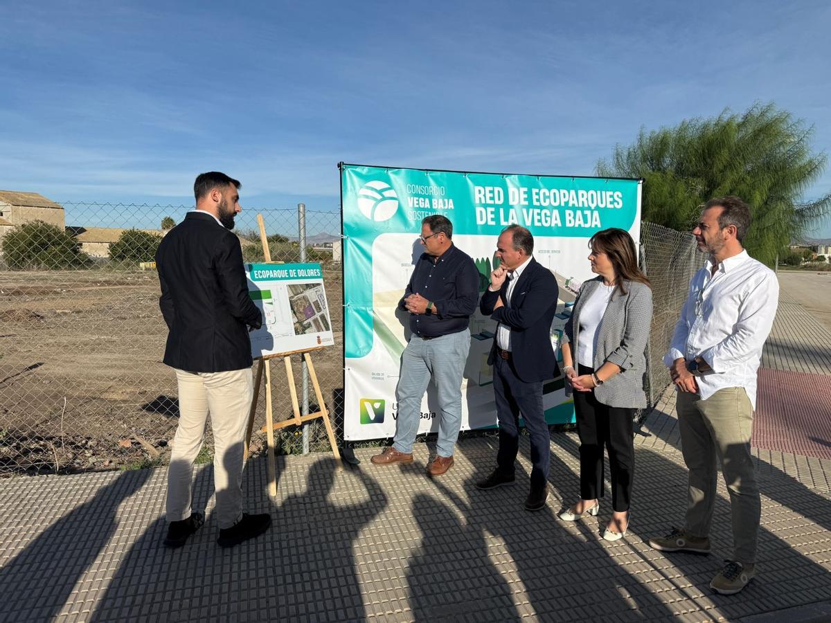 Inicio de las obras del ecoparque fijo en una parcela municipal jnto a una zona residencial