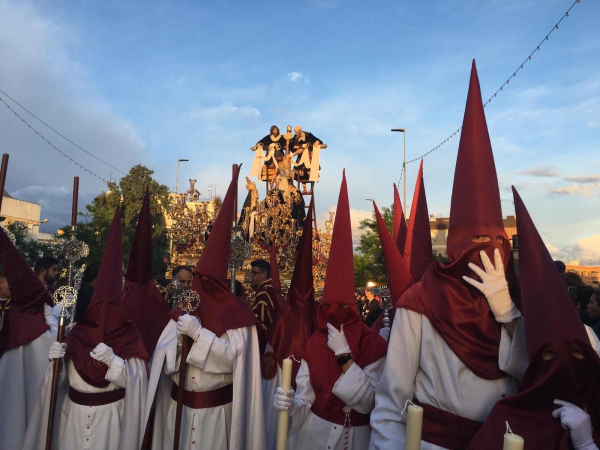 El Descendimiento abre la esperanza del Viernes Santo