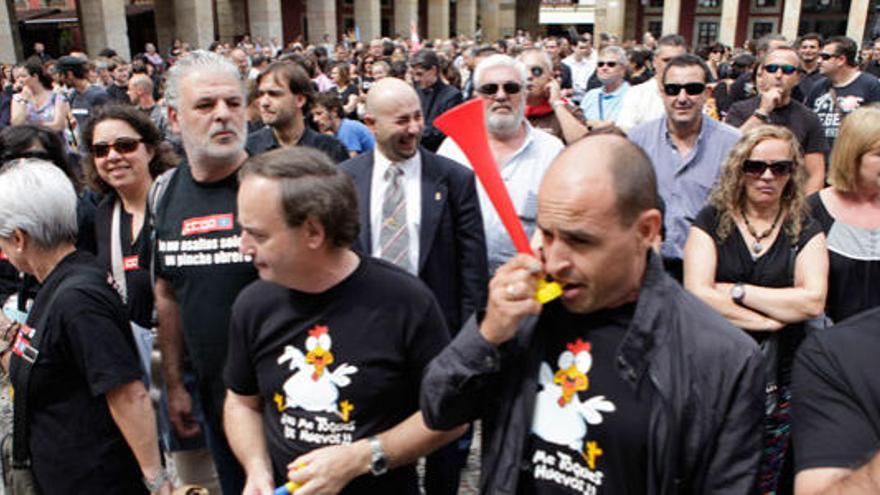 Funcionarios protestan en Asturias contra los recortes