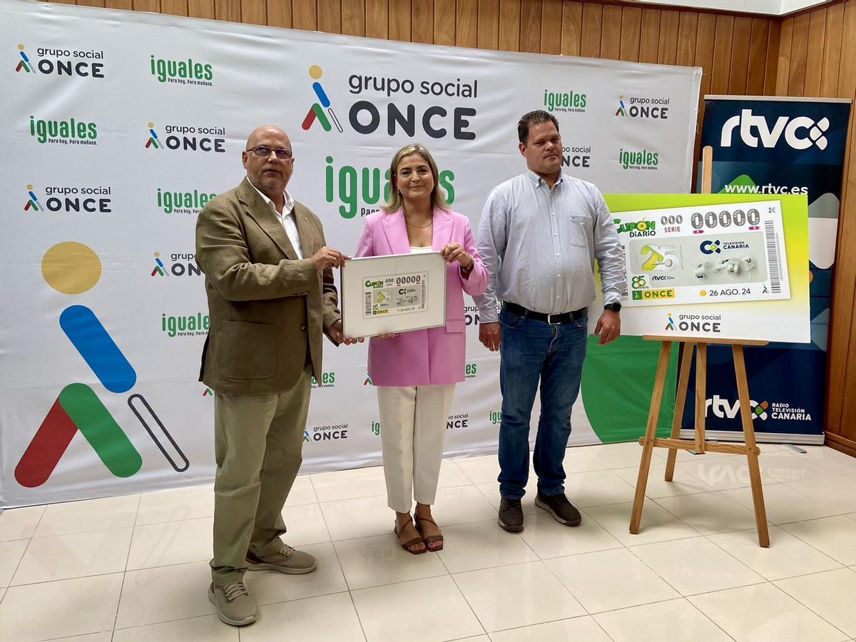 Una imagen de la presentación del cupón de la ONCE dedicado a la Televisión Autonómico de Canarias.
