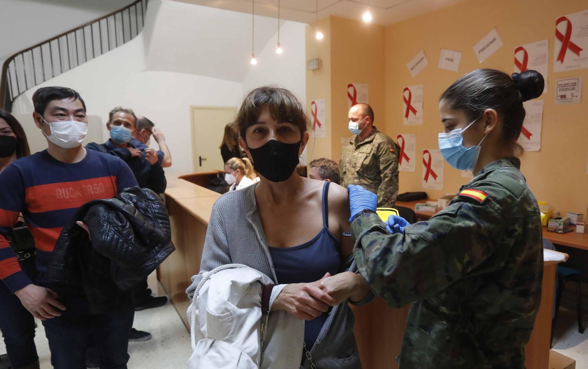 El Ejército comienza a vacunar en el hospital Doctor Peset de València