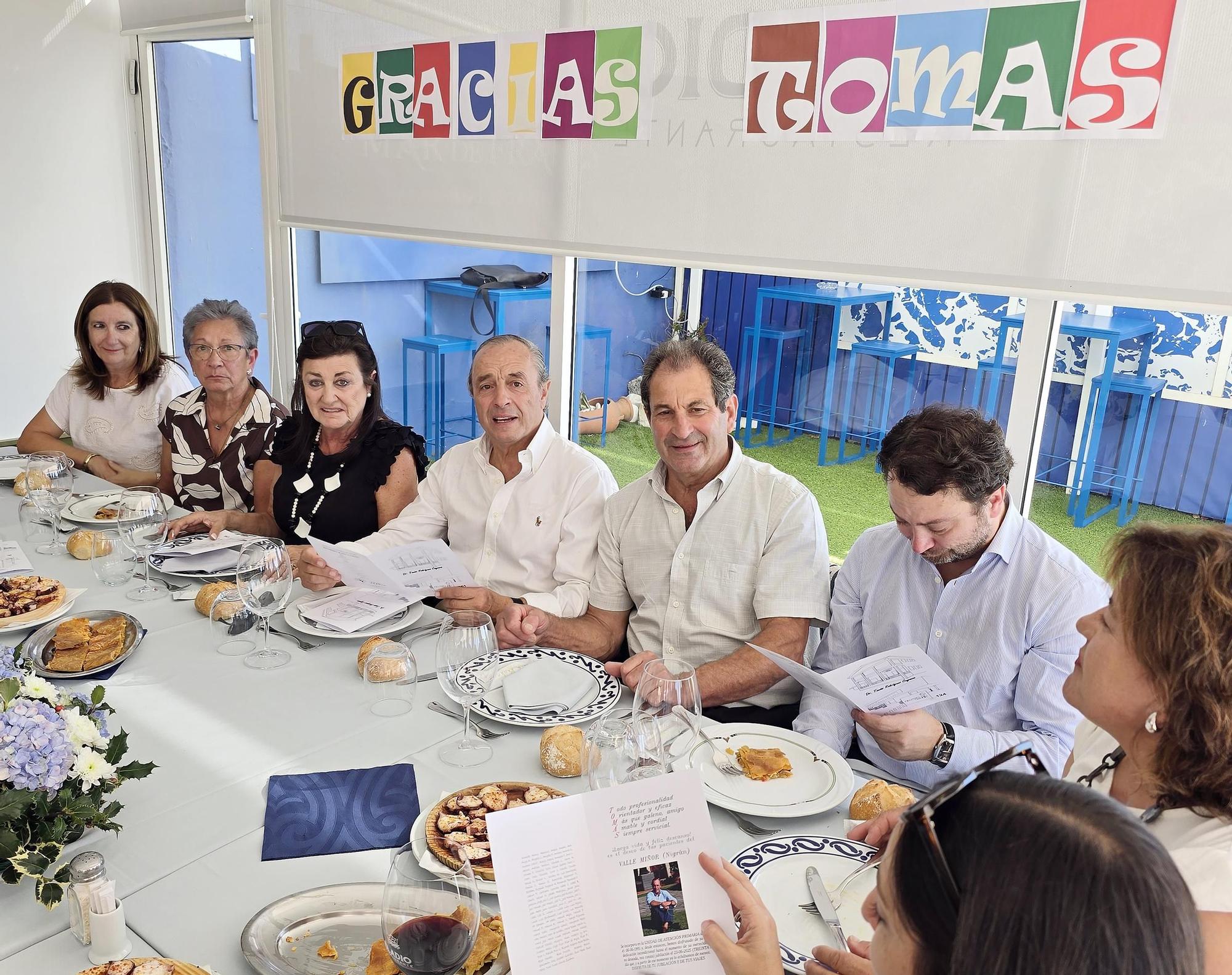 Homenaje al médico Tomás Rodríguez Cayazzo por sus pacientes en Panxón