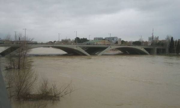 Fotogalería: El Ebro crece a su paso por Zaragoza