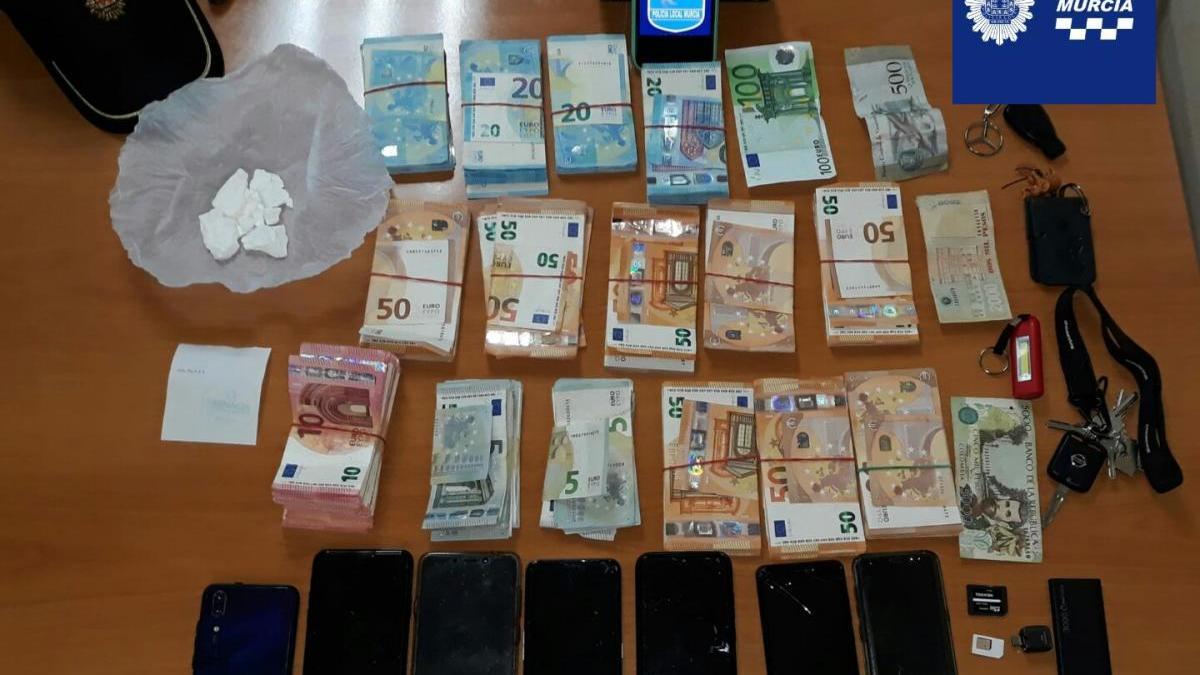 Cuatro arrestados en La Fama con 26 gramos de cocaína y 13.800 euros