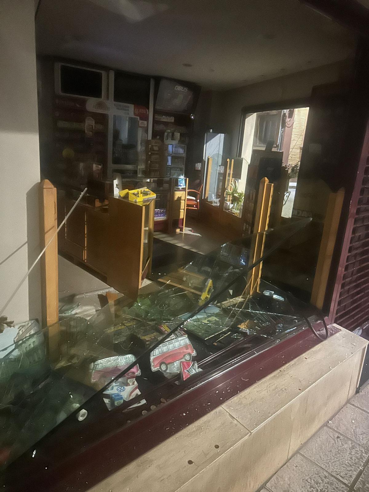 Estado en el que quedó uno de los escaparates.