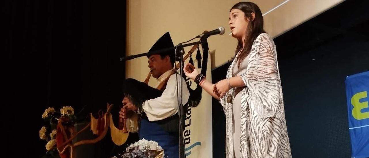 La cantante Celia Noriega durante su participación en el concurso