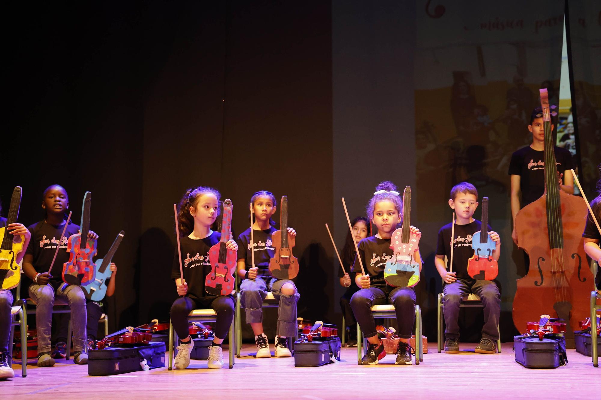 Primer concierto de la orquesta 'Son das Flores' del CEIP Vicente Risco, en junio de 2022