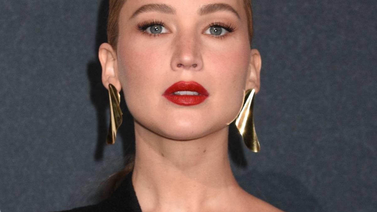 Jennifer Lawrence sabe que esta es la mejor fórmula para amortizar un vestido negro