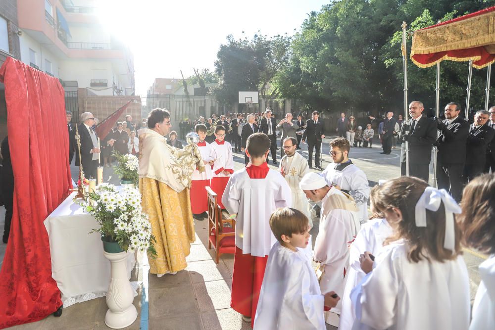 La imagen de San Vicente portada a hombros exclusivamente por varones salió en procesión por las calles de Callosa de Segura, como es tradición cada segundo lunes de Pascua