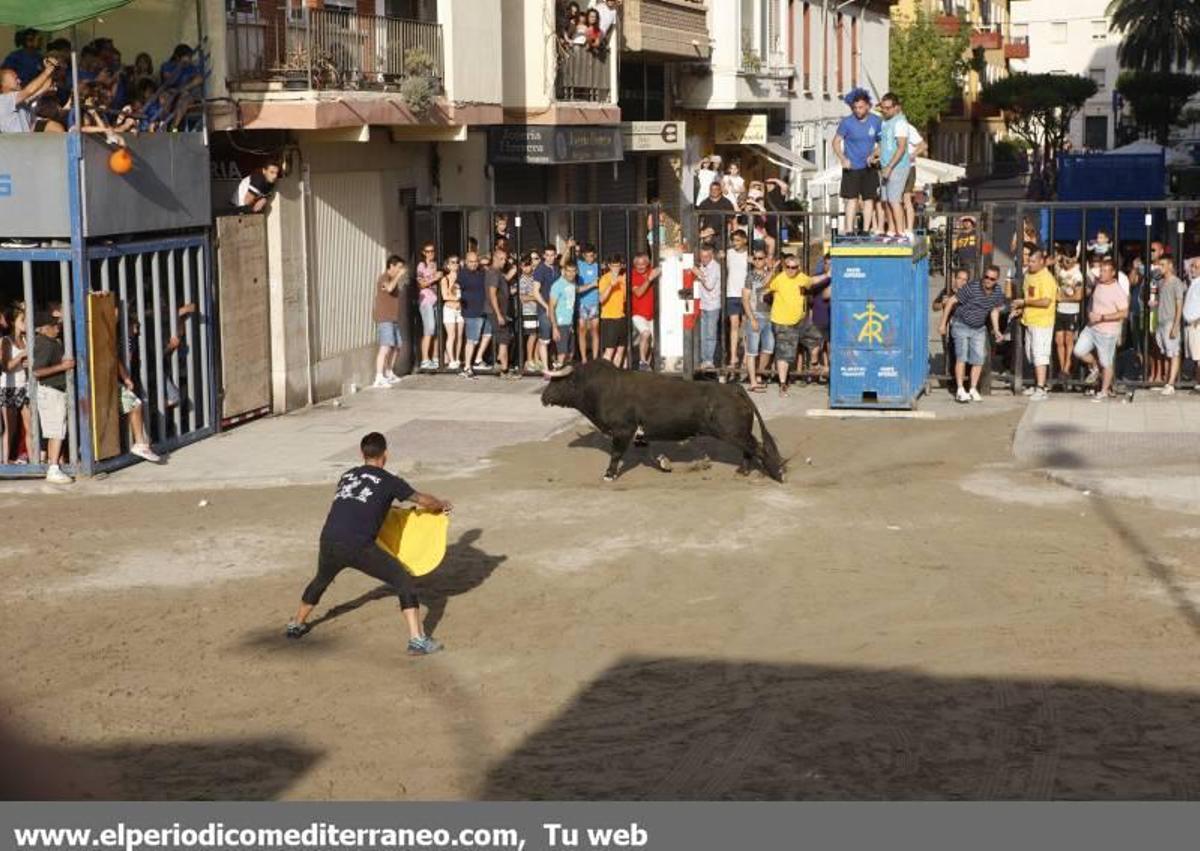 Las calles del Grao se llenan de fiesta