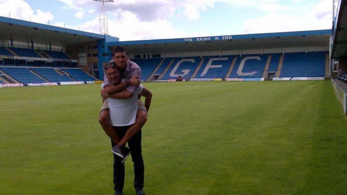 Paulo i el seu pare, al camp del Gillingham en la seva primera experiència a Anglaterra. 