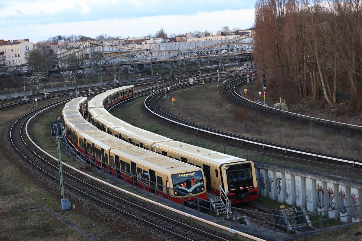 Alemania se para el lunes por una huelga a gran escala que los sindicatos han convocado en todo el transporte. Los trabajadores del sector público elevan la presión para exigir subidas del 10,5% para compensar la elevada inflación