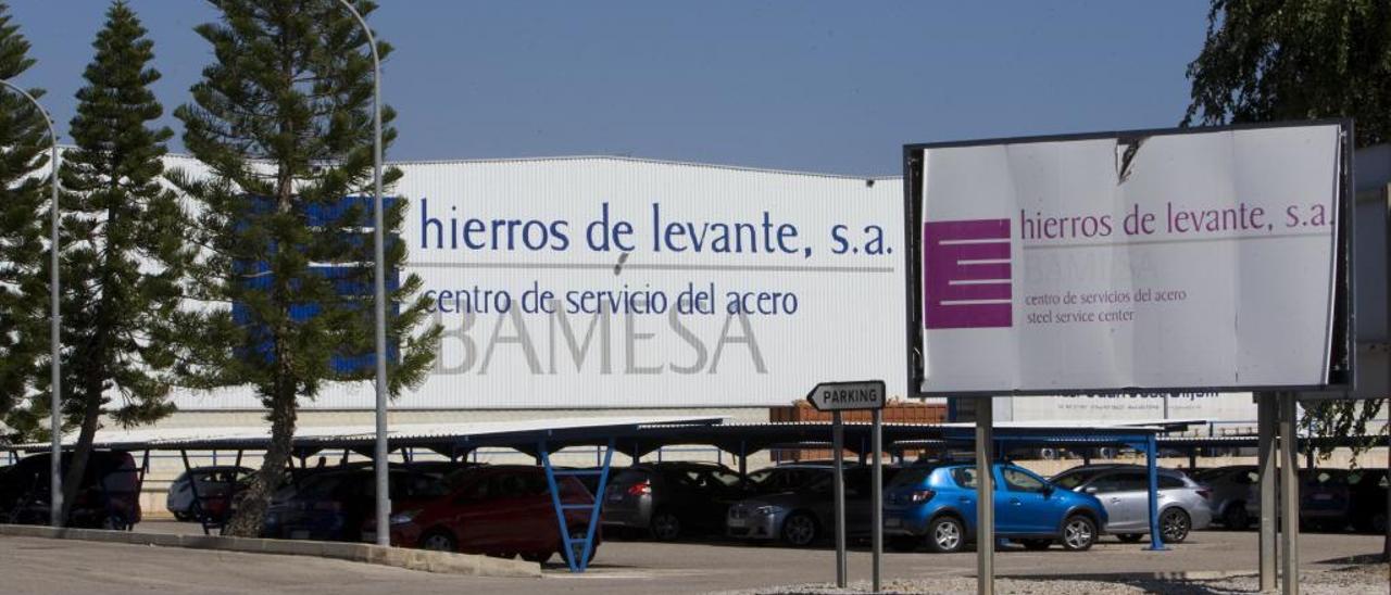 Entrada de la planta de Hierros de Levante en Sagunt.