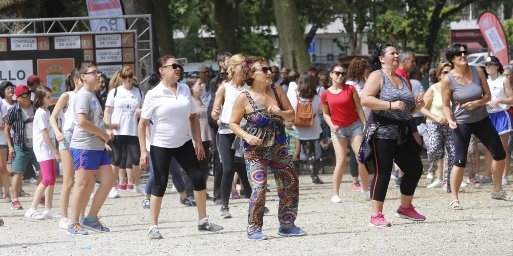 Anadaina solidaria contra el cáncer en Cangas