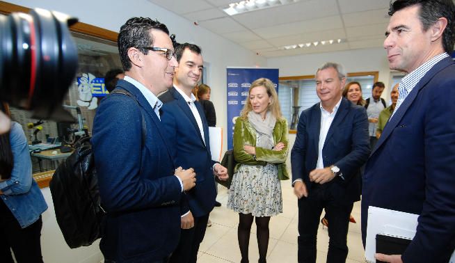 Victoria Rosell, en el centro, durante un acto de la campaña electoral de 2015 junto al resto de candidatos