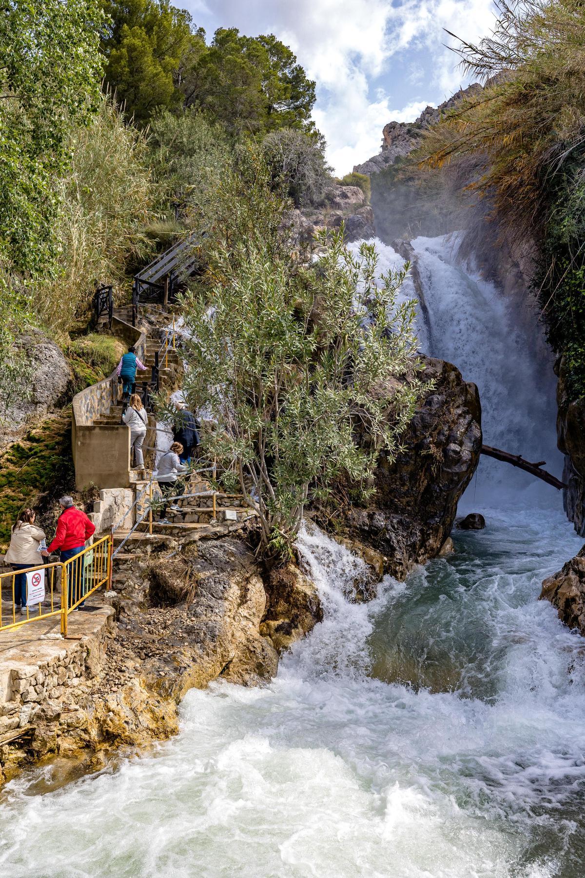 Callosa d'en Sarrià reabre en precario las Fuentes del Algar tras los graves daños por el temporal Callosa d'en Sarrià reabre en precario las Fuentes del Algar tras los graves daños por el temporal