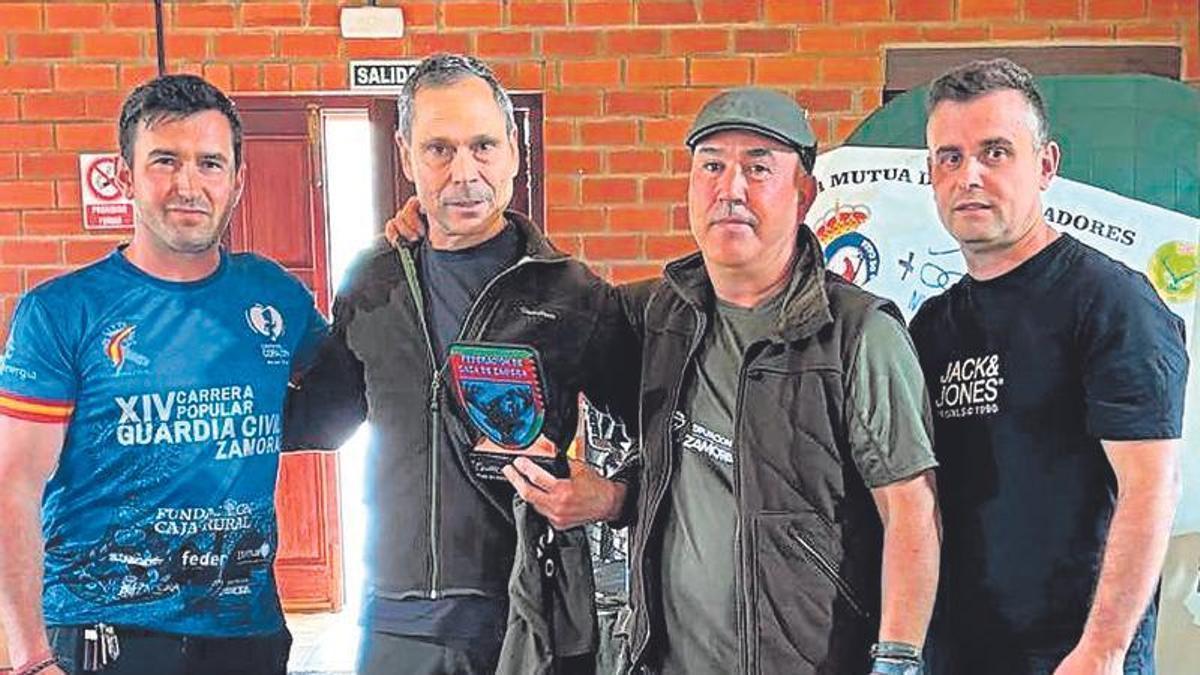 José María Peláez, recibiendo sus trofeos.