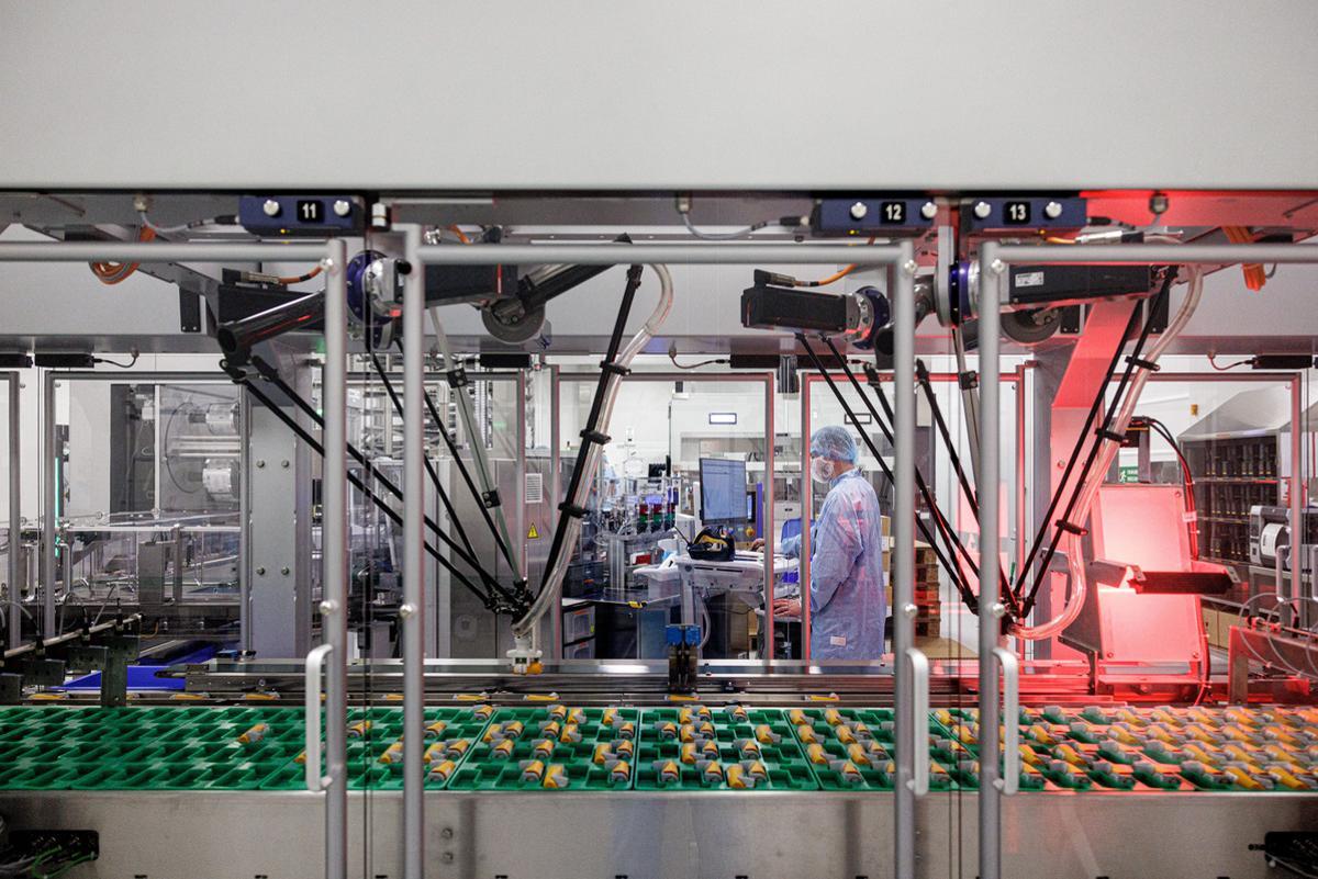 Así es la fábrica donde se producen los inhaladores que luchan contra el cambio climático